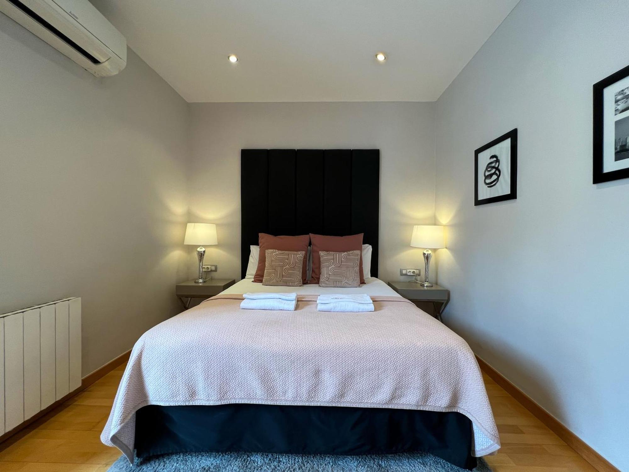 Stay U-Nique Apartments Sepulveda Барселона Екстериор снимка